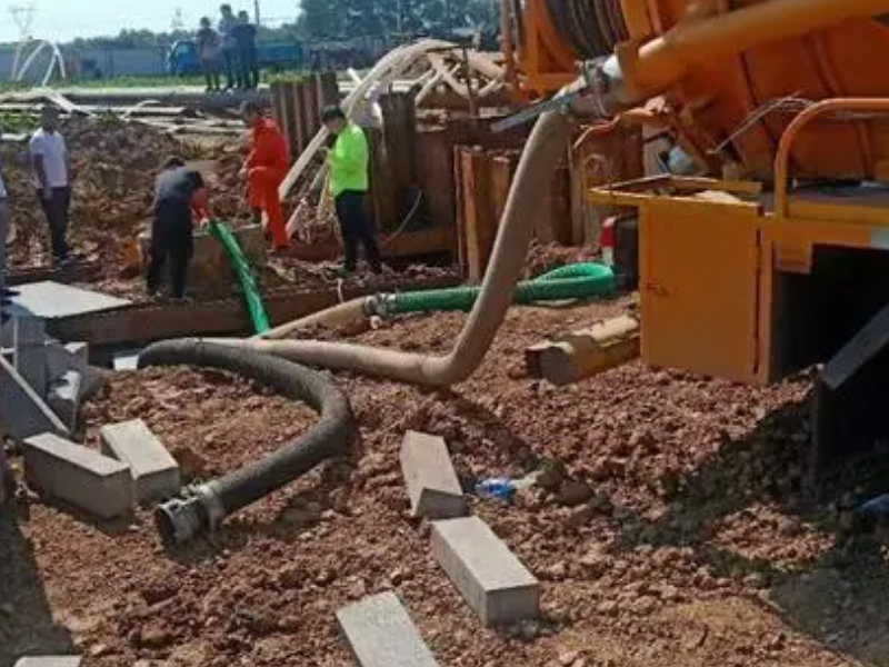珠海疏通厕所 清理化粪池 高压清理等管道疏通